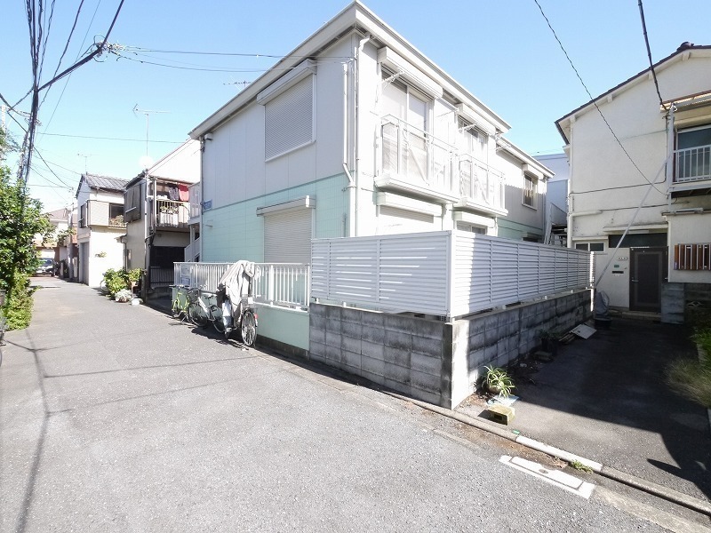 外観:住宅街に立地する、交通アクセスの良い物件です!