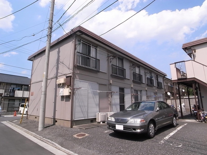 外観:南向きで窓先も開けている明るく風通しの良い物件です!
