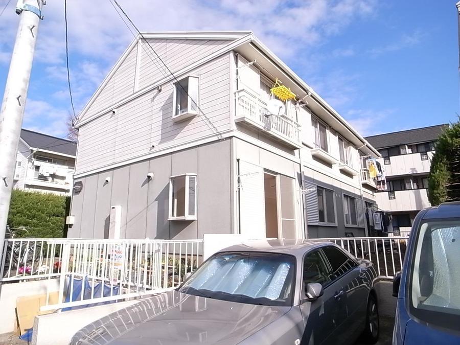 外観:南向き、窓先も広くいている日当たりの良い物件です!