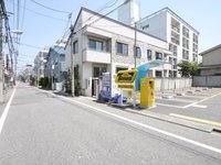 外観:窓先が駐車場となっており、陽当たり抜群の建物です♪