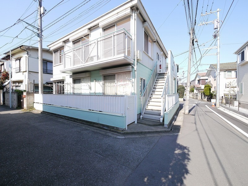 外観:住宅街に立地する、交通アクセスの良い物件です!