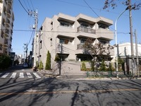 外観:二面道路の角地に建つシャーメゾンマンション♪陽当たり大変良好です♪